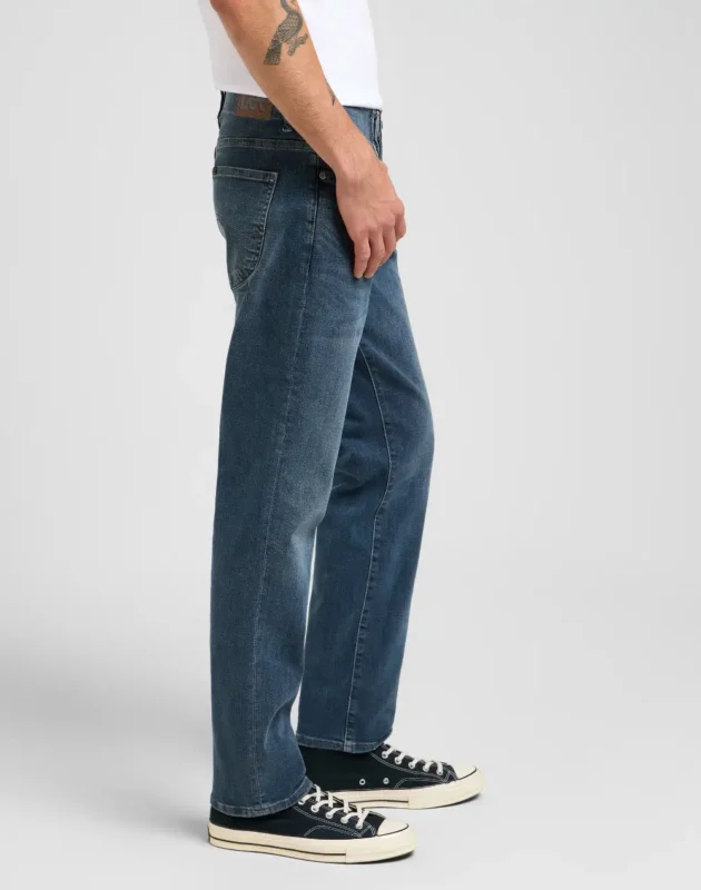 ג'ינס בגזרת STRAIGHT