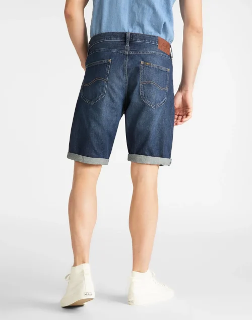 מכנסי ג’ינס קצרים
