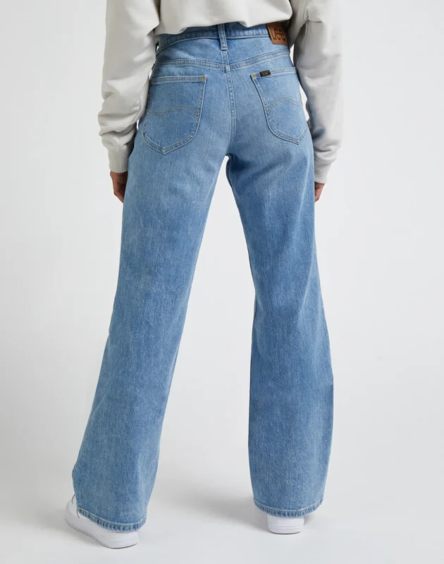 ג’ינס BOOTCUT בגזרה מתרחבת