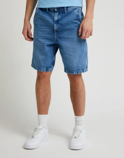 ג’ינס קצר בעיצוב שנות ה90