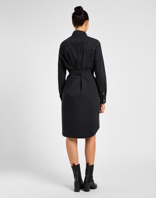 שמלת ג׳ינס עם שרוולים ארוכים