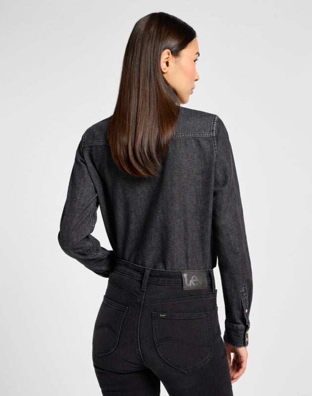 חולצת ג'ינס מכופתרת