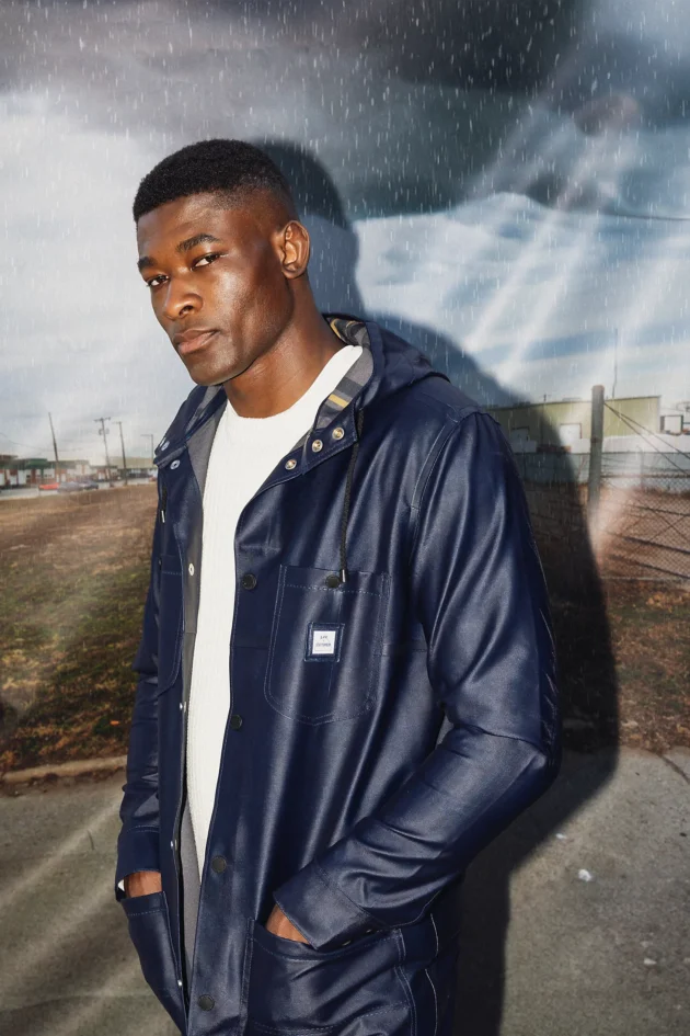מעיל גשם לגברים Lee® x STUTTERHEIM בצבע נייבי