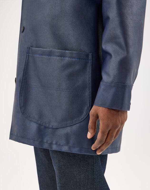 מעיל גשם לגברים Lee® x STUTTERHEIM בצבע נייבי