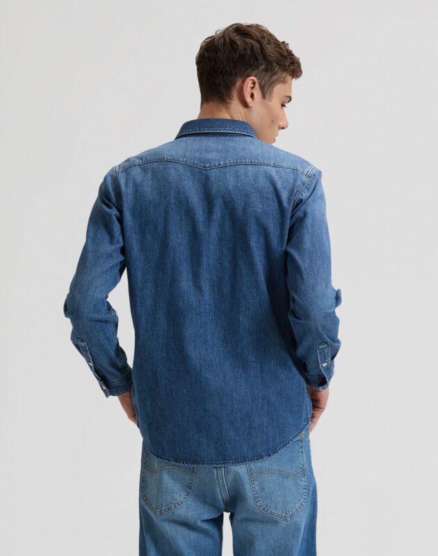 חולצת ג'ינס מכופתרת