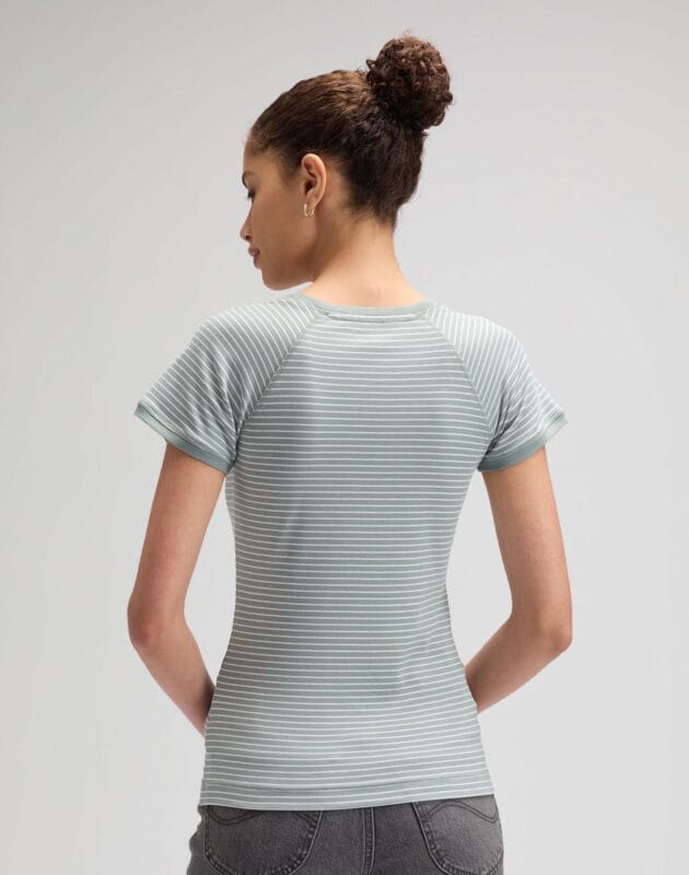 טי שירט קצרה