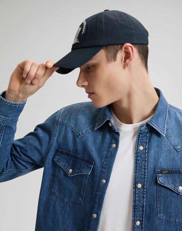 כובע עם לוגו