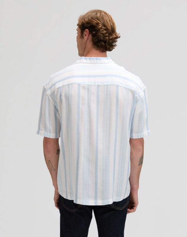 חולצה מכופתרת