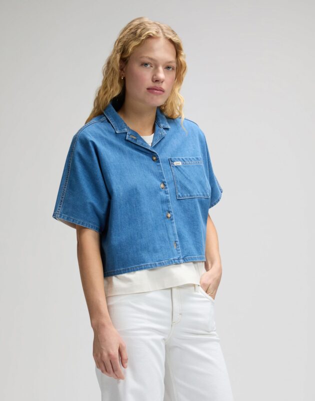 חולצה קצרה מכופתרת