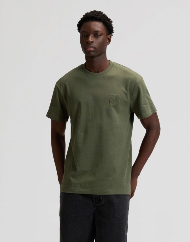 טי שירט קצרה