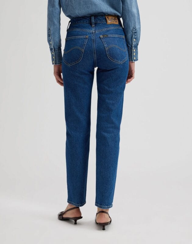 ג'ינס CAROL בגזרת STRAIGHT